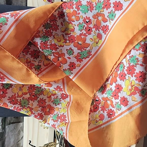 Gorgeous Tangerine Fliwered Scarf - Signed Jim Renoir - Picture 2 of 2